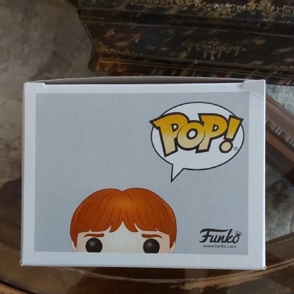 Funko Pop - Harry Potter Ron Weasley with Red Hair and Gray Outfit - Picture 5 of 9